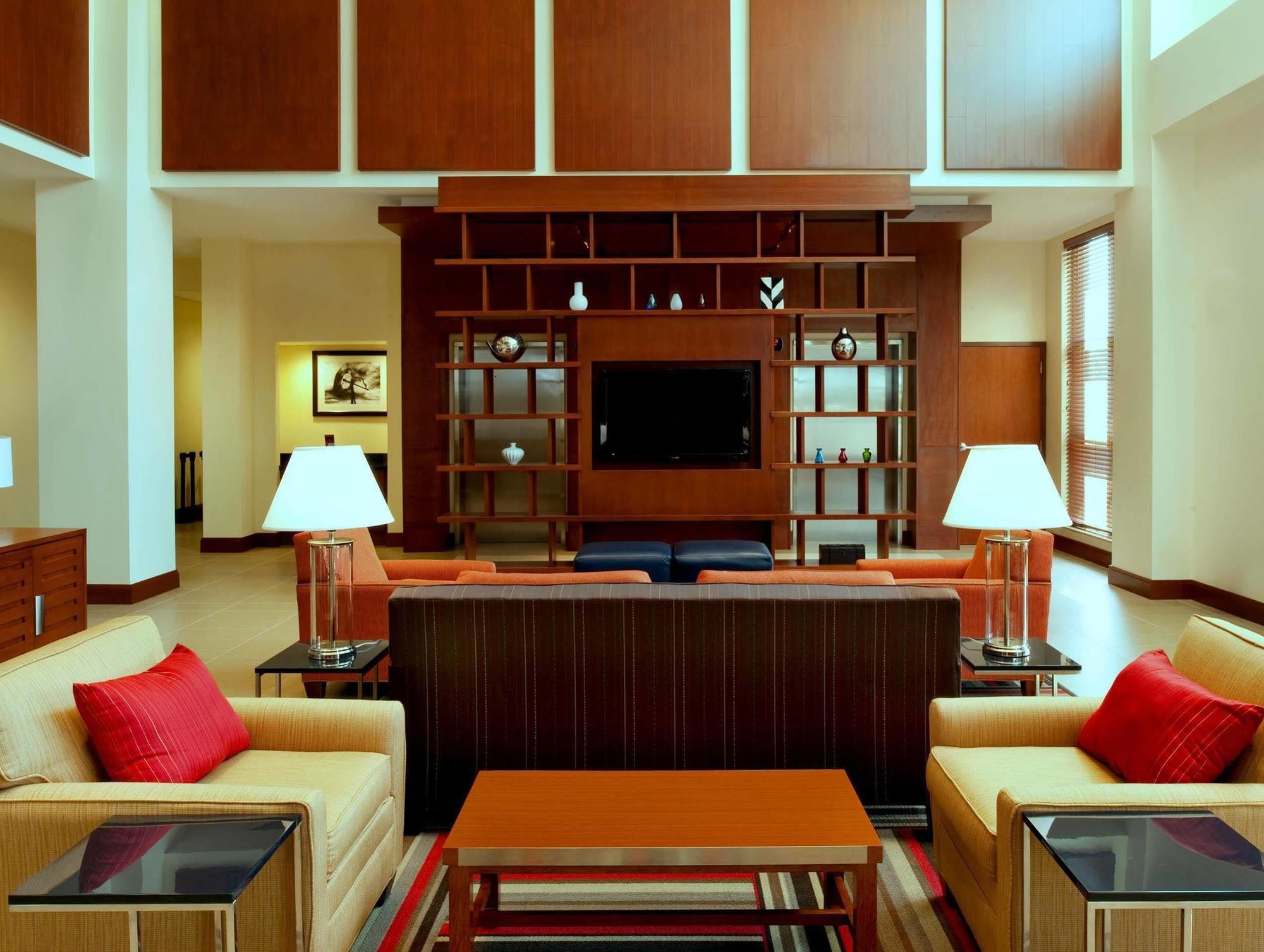 Hotel Four Points By Sheraton Quail Springs 3*